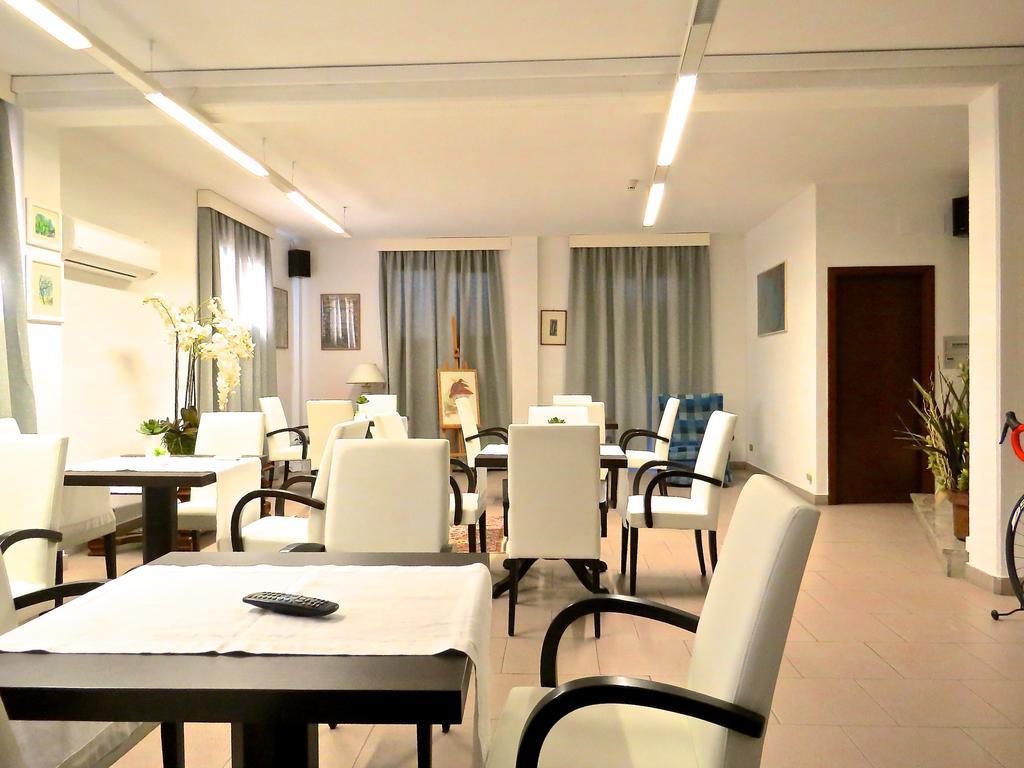 Hotel Rosmarina มารีนาดีกรอซเซโต ภายนอก รูปภาพ