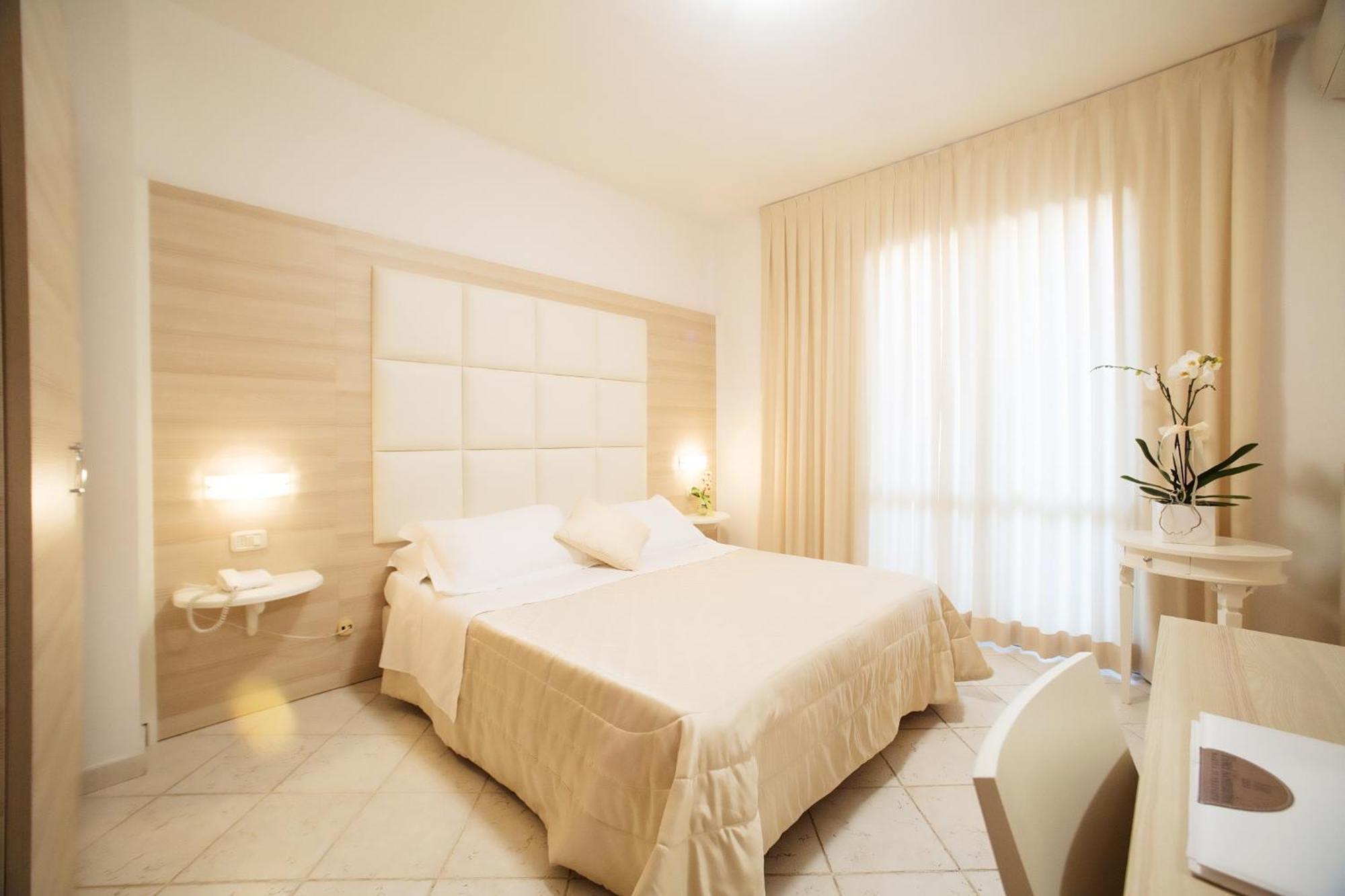 Hotel Rosmarina มารีนาดีกรอซเซโต ภายนอก รูปภาพ